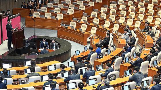 이재명 대통령이 지난 4일 국회에서 내년도 정부 예산안에 대한 시정연설을 하는 가운데 국민의힘 의원들은 불참했다. 임현동 기자