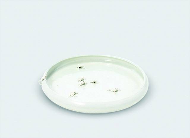 ▲&nbsp; 정두섭 도예가의 백자 작품들