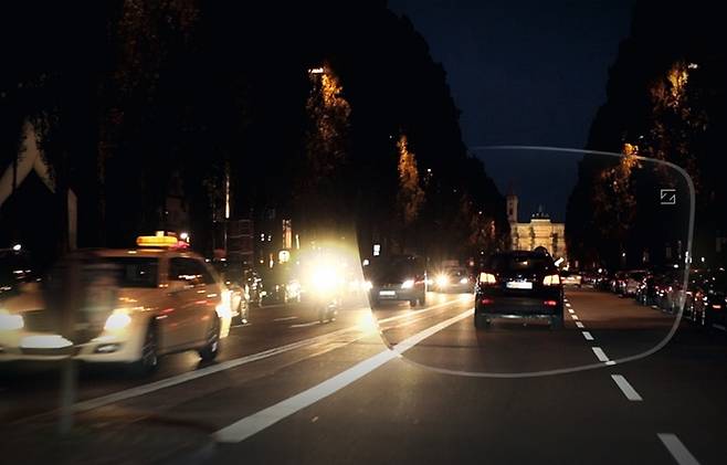 야간 운전에 도움을 주는 드라이브 렌즈 [사진출처=자이스]