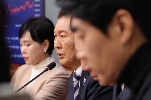 더불어민주당 정청래 대표가 21일 국회에서 열린 최고위원회의에서 발언하고 있다. [사진 = 연합뉴스]