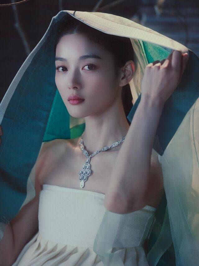 배우 김유정 '친애하는 X' 스틸 / 티빙 및 김유정 인스타그램