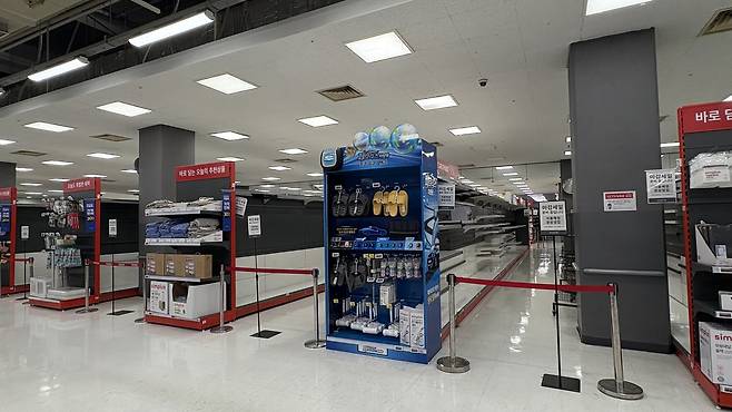 11월 폐점을 예고했던 홈플러스 동대문점 모습. 매장 대부분이 대부분 비어 있다. 박연수 기자