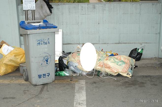 2005년 6월 발생한 서울 양천구 신정동 부녀자 살인사건의 1차 피해자의 시신이 유기된 모습.