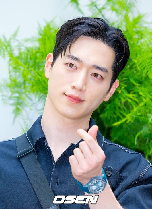 [OSEN=민경훈 기자] 배우 서강준이 23일 오후 서울 강남구 가로수길의 한 갤러리에서 열린&nbsp;패션 브랜드 포토콜 행사에 참석했다.한편, 서강준은 최근 종영한 드라마 '언더커버 하이스쿨'에서 국정원 에이스 요원 정해성 역을 맡아 열연을 펼쳤다.배우 서강준이 입장하며 포즈를 취하고 있다. 2025.05.23 /rumi@osen.co.kr