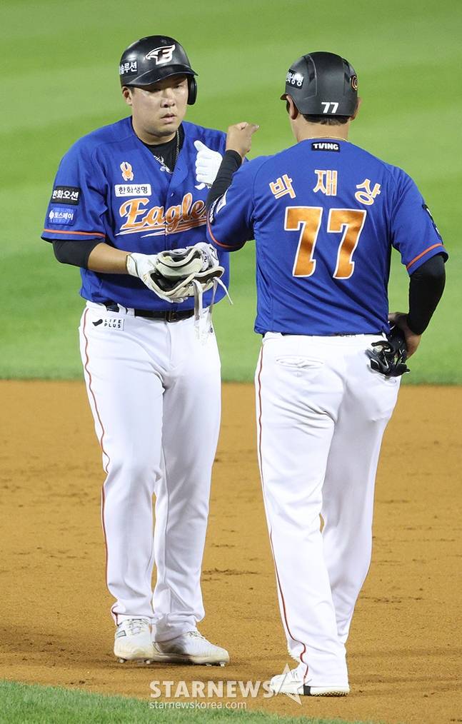 안치홍(왼쪽). /사진=김진경 대기자