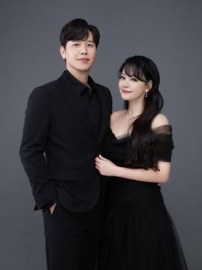 뮤지컬 배우 부부 김소현(오른쪽), 손준호. (사진=팜트리아일랜드)