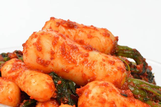 무에 들어있는 이소티오시아네이트이라는 성분은 항암 및 항염증 작용을 한다. 이밖에도 무에는 비타민C, 안토시아닌 등이 풍부하게 포함돼 있다. 사진=클립아트코리아