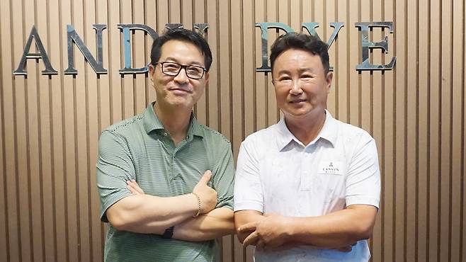 사진=IRC최혁 대표(좌), 이글릿지골프클럽 파인힐스 김정인 회장(우)
