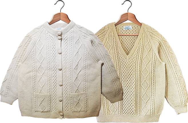 30년이 훌쩍 넘은 지금도 구입 당시 그대로의 품질을 자랑한다는 김지연씨의 카디건, 박정진씨의 부모님이 26년 전 제주에서 장만한 뒤 물려준 스웨터(왼쪽 사진부터). 한림수직 팝업 전시에서 만난 애장품이다.