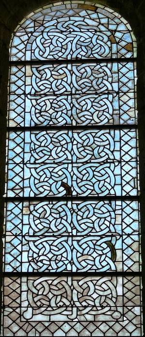 오바진 수도원의 스테인드글라스 창문에서 샤넬은 샤넬 로고를 떠올린 것으로 전해진다. [사진출처=MOSSOT]