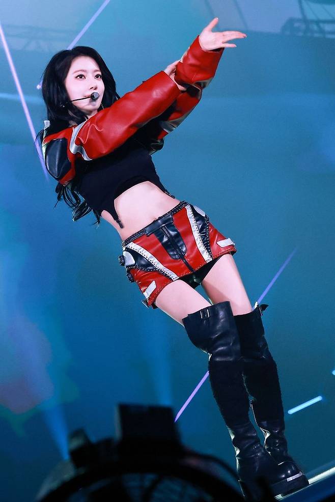 [도쿄=뉴시스] 르세라핌 '2025 르세라핌 투어 '이지 크레이지 핫(EASY CRAZY HOT)' 앙코르 인 도쿄 돔' 사쿠라. (사진 = 쏘스뮤직 제공) 2025.11.20. photo@newsis.com *재판매 및 DB 금지