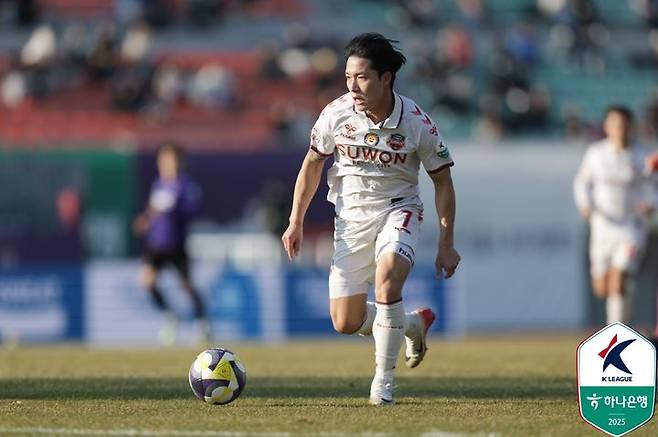 [서울=뉴시스] 프로축구 K리그1 수원FC 이재원. (사진=한국프로축구연맹 제공) *재판매 및 DB 금지