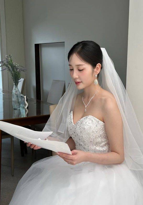 [서울=뉴시스] 윤채경. (사진=윤채경 인스타그램 캡처) 2025.11.22. photo@newsis.com *재판매 및 DB 금지