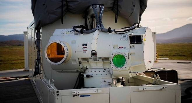 시험 운영 중인 드래곤 파이어 레이저 무기. 영국 국방부 제공