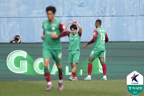 대전 강윤성(가운데)의 골 세리머니 모습. [한국프로축구연맹 제공. 재판매 및 DB 금지]