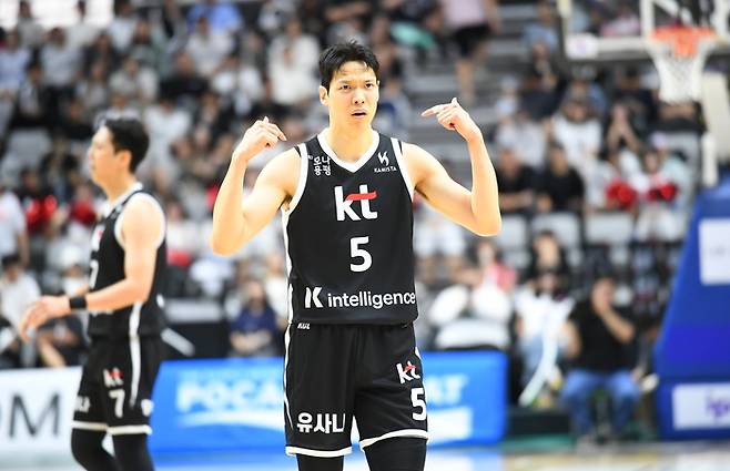 김선형이 득점한 뒤 세리머니를 펼치고 있다. 사진 | KBL