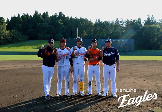 (왼쪽부터) 김민호 코치, 정민규 한지윤 박정현, 정현석 코치. 사진제공=한화 이글스