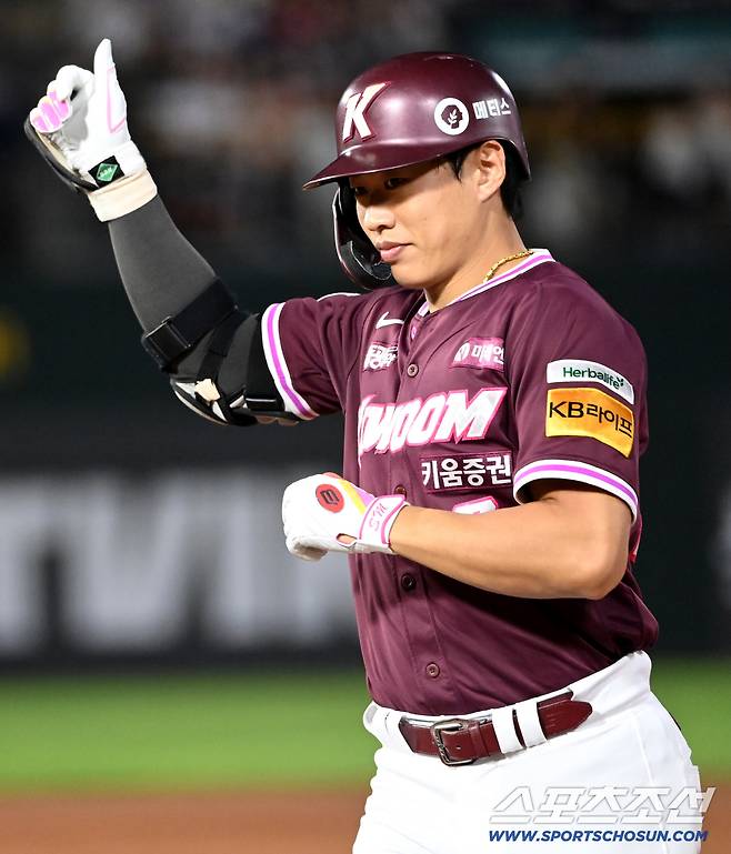 20일 부산 사직야구장에서 열린 키움과 롯데의 경기, 6회초 2사 3루 키움 송성문이 1타점 적시타를 치고 기뻐하고 있다. 부산=허상욱 기자wook@sportschosun.com/2025.09.20/