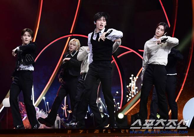 19일 제46회 청룡영화상 시상식이 여의도 KBS홀에서 열렸다. 축하무대를 선보이고 있는 보이넥스트도어. 여의도=송정헌 기자songs@sportschosun.com/2025.11.19/