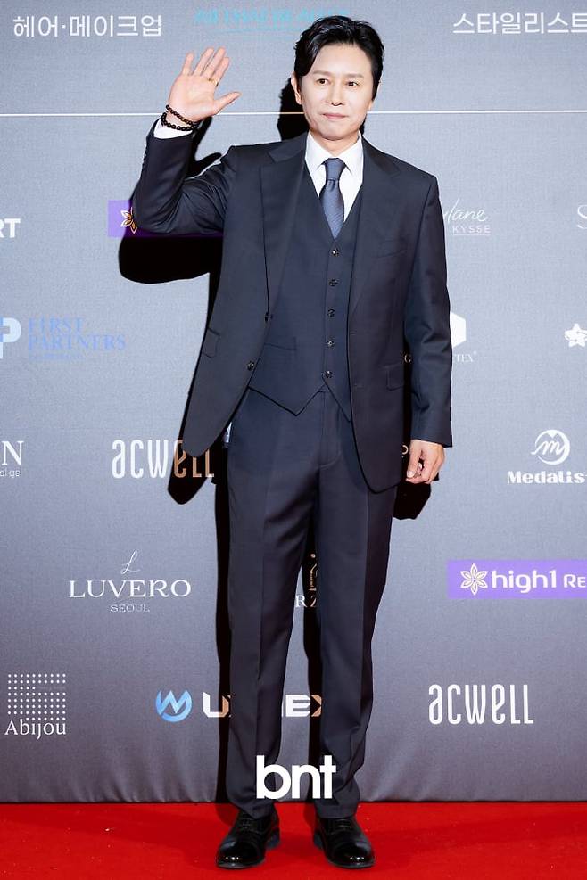 “중년 여배우들이 울컥했다”… 김민종이 아무 말 없이 건넨 위로 ‘피렌체’&nbsp; ©bnt뉴스