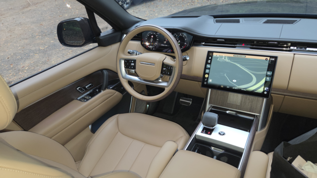 랜드로버 레인지로버 플러그인하이브리드(PHEV) 1열. 장우진 기자