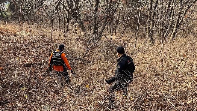 수색 중인 소방 당국 [연합뉴스/인천소방본부 제공]
