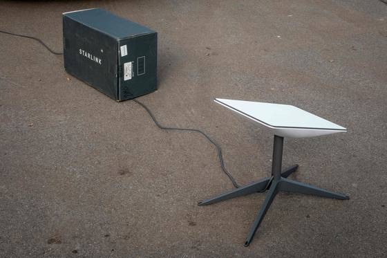 우크라이나의 스타링크 위성 인터넷 서비스 터미널. AFP=연합뉴스