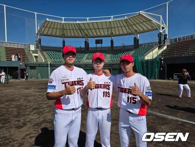 오키나와 마무리캠프에 참가한 2026 신인 박종혁 한준희 김민규(왼쪽부터)./KIA 타이거즈 제공
