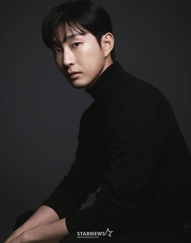 SBS 드라마 '우주메리미'의 배우 배나라가 21일 진행된 라운드 인터뷰를 위해 포즈를 취하고 있다. /사진제공=YY엔터테인먼트 /2025.11.21 /사진=김휘선 hwijpg@