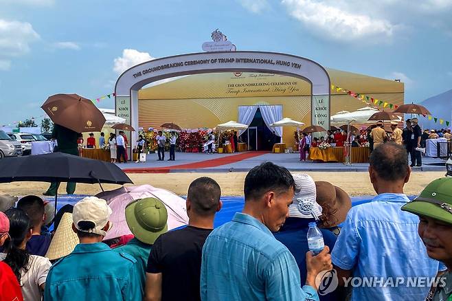 트럼프그룹, 베트남 리조트 착공 지난 5월 21일(현지시간) 베트남 북부 하노이 인근 흥옌성에서 도널드 트럼프 미국 대통령의 가족기업 '트럼프 오거니제이션'이 짓는 고급 리조트 단지 착공식이 열렸다. 2025.11.23
[로이터 연합뉴스 자료사진. 재판매 및 DB 금지]