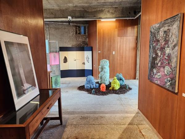 진주 아트카바레협동조합이 30일까지 올드벗베럴에서 첫 전시 <작은 도시 큰 시선: 아무렇지도 않은 풍경이 말을 걸 때>를 연다. /류민기 기자