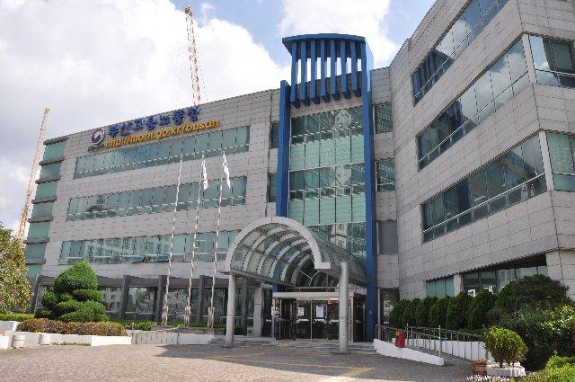 부산고용노동청. 부산일보DB