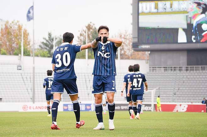 서울 이랜드 에울레르가 23일 목동에서 열린 안산전에서 득점한 뒤 세리머니를 하고 있다. 제공 | 서울 이랜드