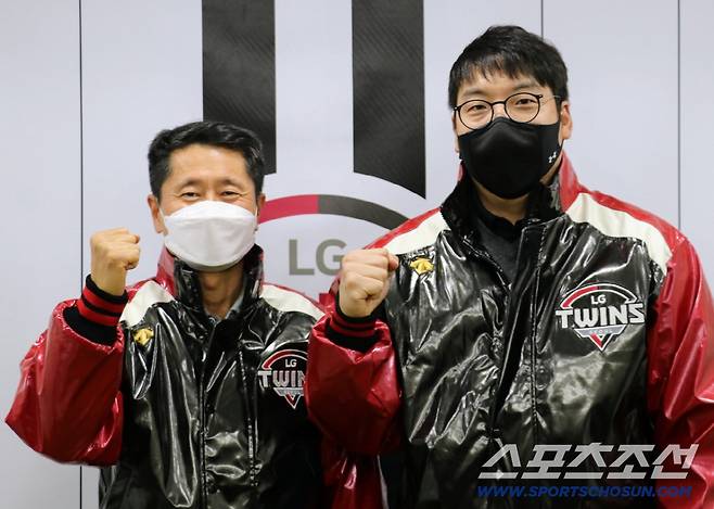 김현수가 2021년 12월 17일  4+2년 115억원에 FA 계약했던 모습. 사진제공=LG 트윈스