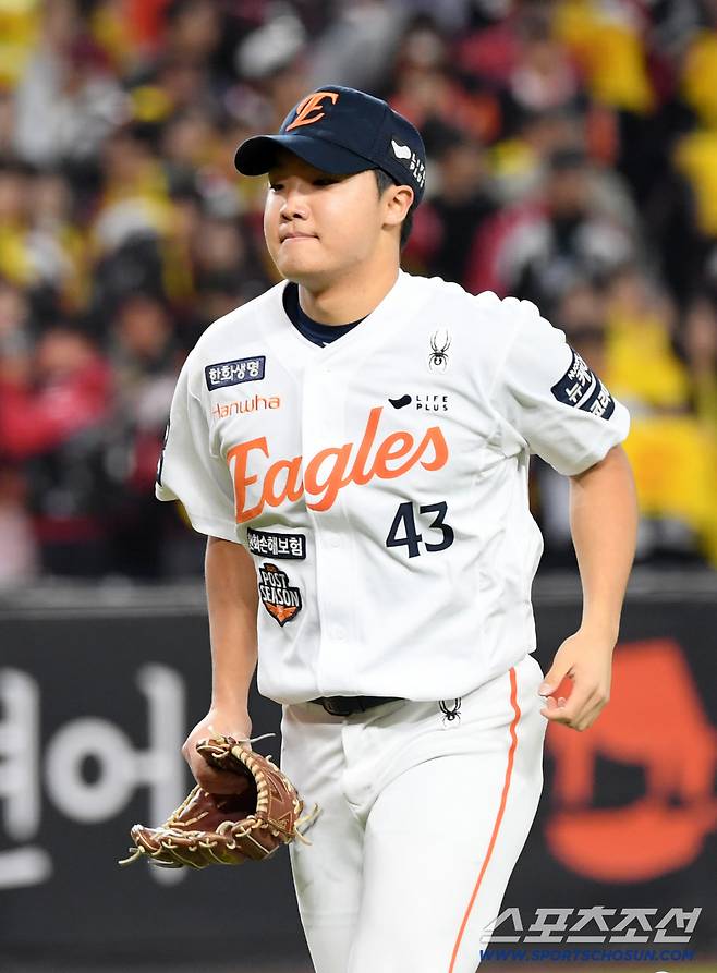 31일 대전 한화생명볼파크에서 열린 한국시리즈 5차전 한화 이글스와 LG 트윈스의 경기. 한화 정우주가 마운드에서 내려오고 있다. 대전=박재만 기자 pjm@sportschosun.com/2025.10.31/