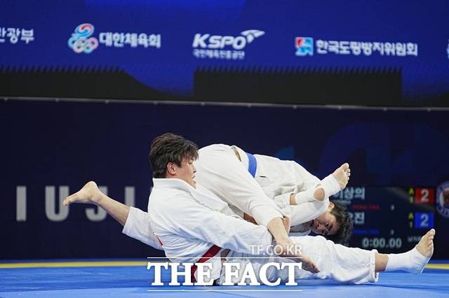 11월 21일부터 23일까지 강원도 태백 고원체육관에서 열린 '2026 주짓수 국가대표 선발전'에서 이상호 태백시장은 "내년 철암중·철암고등학교에 주짓수부를 신설하고, 엘리트 체육 기반을 위해 실업팀을 창단하기 위한 합의가 완료됐다"며 "태백은 앞으로 주짓수 등 스포츠 중심 도시가 될 것"이라고 말했다. /태백시