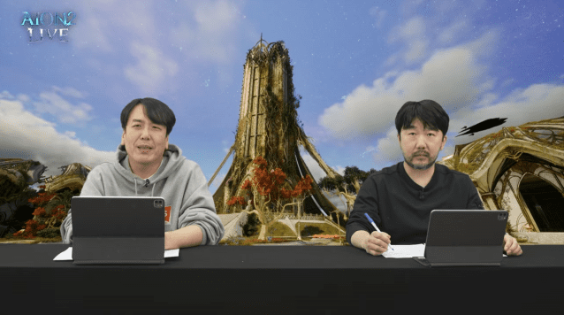 24일 '아이온2' 라이브를 진행한 엔씨소프트 소인섭 사업실장(좌측), 김남준 PD