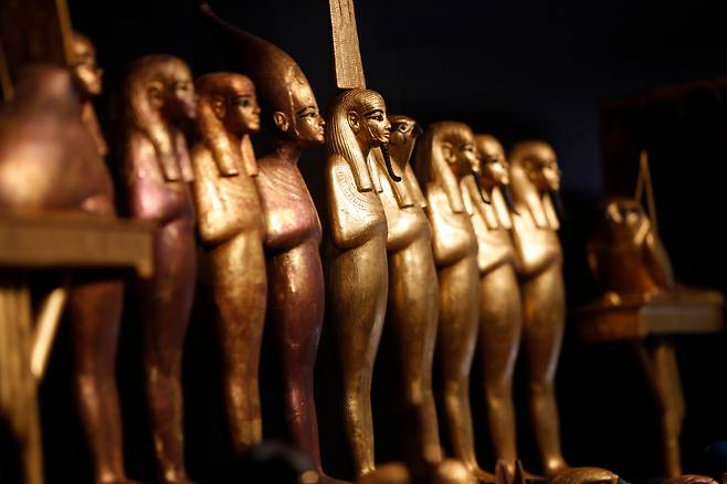 1922년 하워드 카터가 최초 발견한 이래 처음으로 투탕카멘 무덤에서 나온 유물 5000여 점이 한데 모였다. /신화통신 연합뉴스