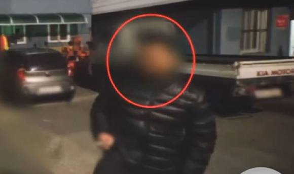 강원도 양양군 한 7급 공무원이 환경미화원들에게 폭행 등 갑질을 일삼았다는 의혹이 제기되자 경찰이 수사에 나섰다. 사진은 해당 공무원으로 추정되는 인물. [사진=MBC 보도화면 캡처]