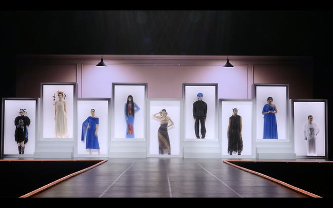 <저스트 메이크업> 4라운드(세미파이널) 2번째 미션에서 고상우 작가의 그림 ‘카마데누’를 메이크업 아티스트 9인이 재해석한 모습. 윤현준 스튜디오슬램 대표는 “한 컷만 뽑으라면 이 장면을 뽑겠다”며 “현장에서도 심사위원들이 너무 놀랄 정도로 그 자체로 아트피스같은 한 샷이었다”고 했다. 쿠팡플레이 제공