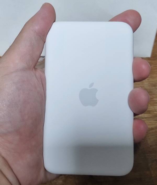 아이폰 에어 전용 외장 배터리. 정옥재 기자