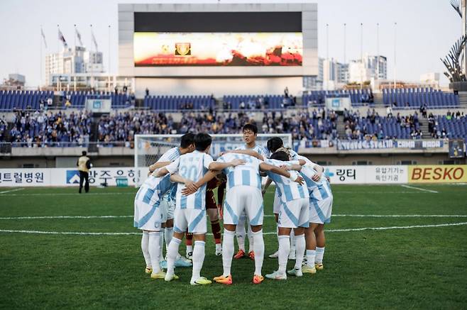 K리그1 하위권에 처진 4팀이 1부 리그 생존이 걸린 최종전을 치른다. 사진은 울산HD 선수단. /사진=울산HD 제공