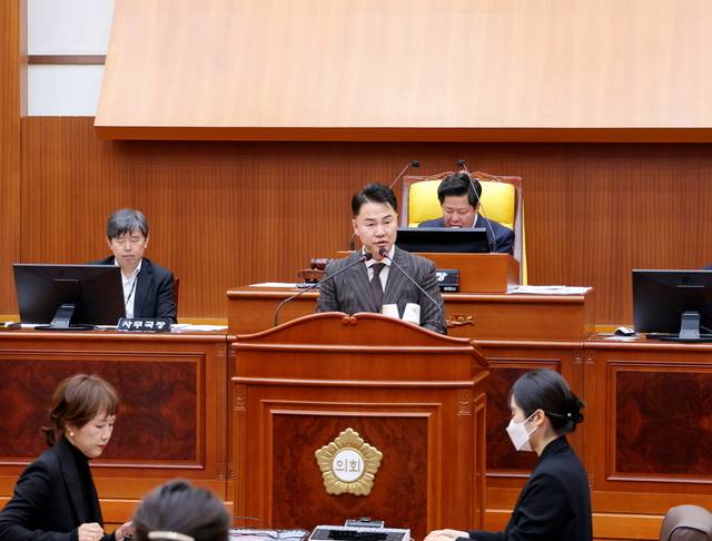 17일 제348회 도봉구의회 정례회에서 오언석 도봉구청장이 시정연설을 하고 있다. 도봉구청 제공