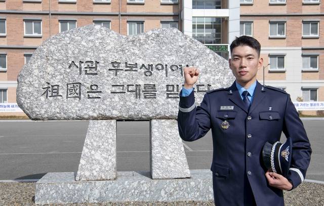 미국 영주권 포기하고 공군 장교를 지원한 권재욱 소위. 공군 제공