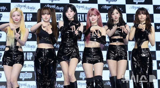 [서울=뉴시스] 김혜진 기자 = 그룹 트리플에스 미소녀즈(msnz) 넵튠이 24일 오후 서울 용산구 블루스퀘어에서 열린 새 앨범 '비욘드 뷰티' 발매 기념 쇼케이스에서 포즈를 취하고 있다. 2025.11.24. jini@newsis.com