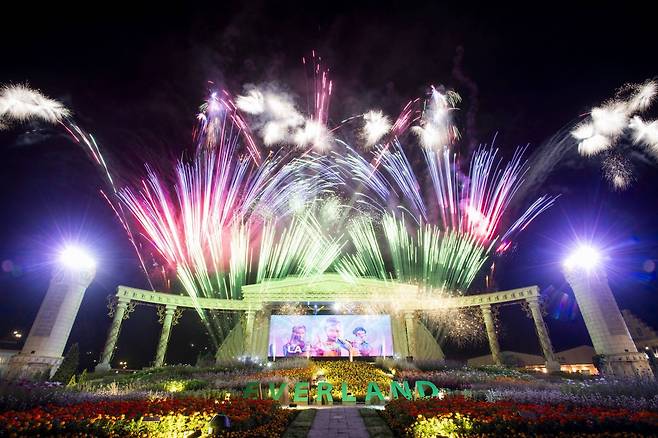 에버랜드, 포시즌스가든에서 펼쳐지는 ‘케이팝 데몬 헌터스 싱어롱 불꽃쇼’