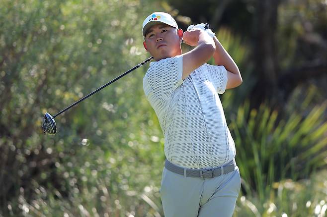 김시우가 24일 미국 조지아주 세인트 시먼스 아일랜드의 시아일랜드 골프클럽에서 열린 RSM 클래식 최종 라운드 도중 2번 홀에서 티샷을 하고 있다. 게티이미지코리아