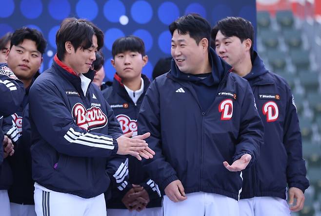 ▲ 박찬호 양의지 ⓒ두산 베어스