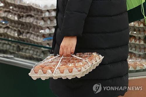 서울 시내 한 대형마트 계란 판매대 [연합뉴스 자료사진]