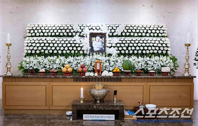 25일 서울 송파구 서울아산병원 장례식장에 배우 고(故) 이순재 빈소가 빈소가 마련됐다. 사진=사진공동취재단/2025.11.25/